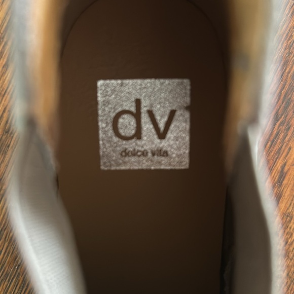 dv dolce vita booties. 

These are a Taupe/Brownish Color Suede - Picture 4 of 6